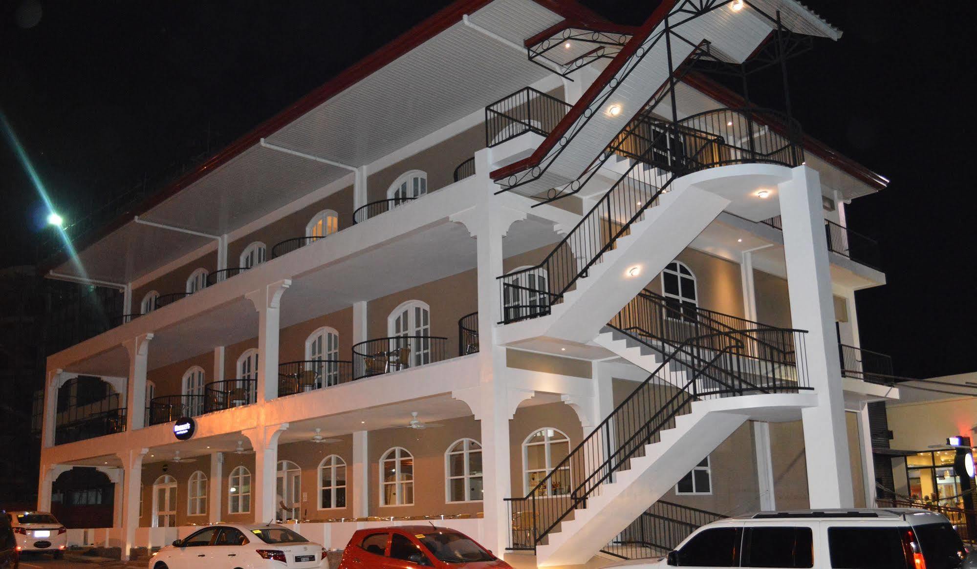 Kingsley'S Hotel And Gastro Pub Mabalacat Bagian luar foto