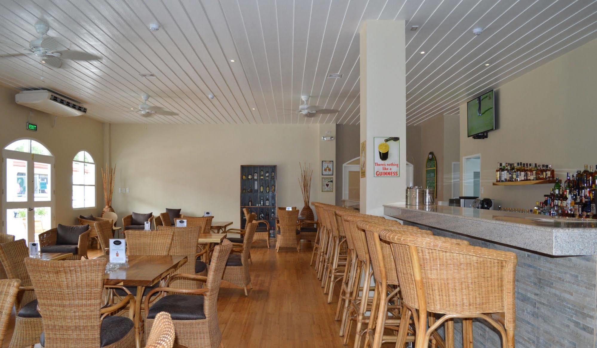 Kingsley'S Hotel And Gastro Pub Mabalacat Bagian luar foto