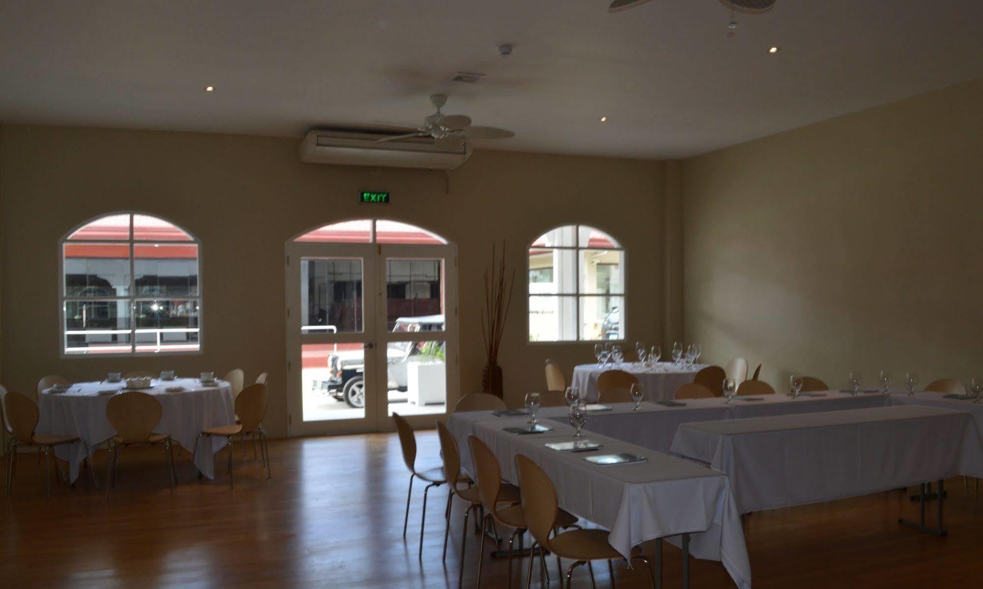 Kingsley'S Hotel And Gastro Pub Mabalacat Bagian luar foto
