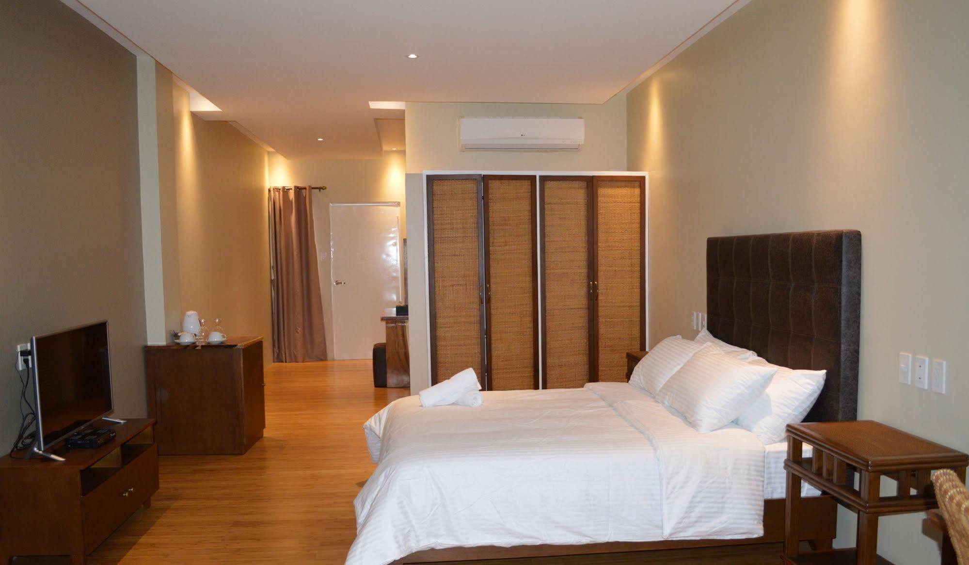 Kingsley'S Hotel And Gastro Pub Mabalacat Bagian luar foto