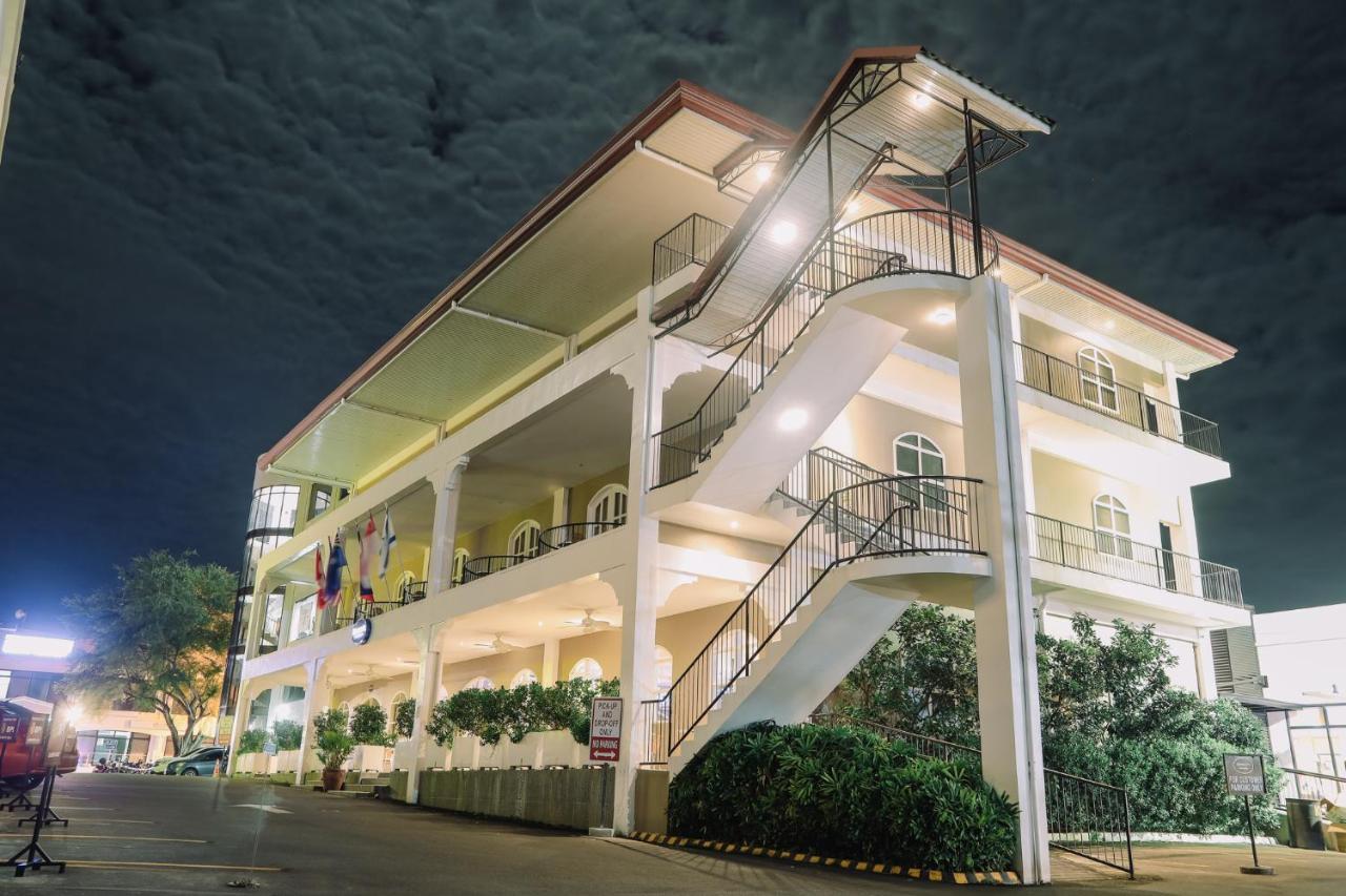 Kingsley'S Hotel And Gastro Pub Mabalacat Bagian luar foto