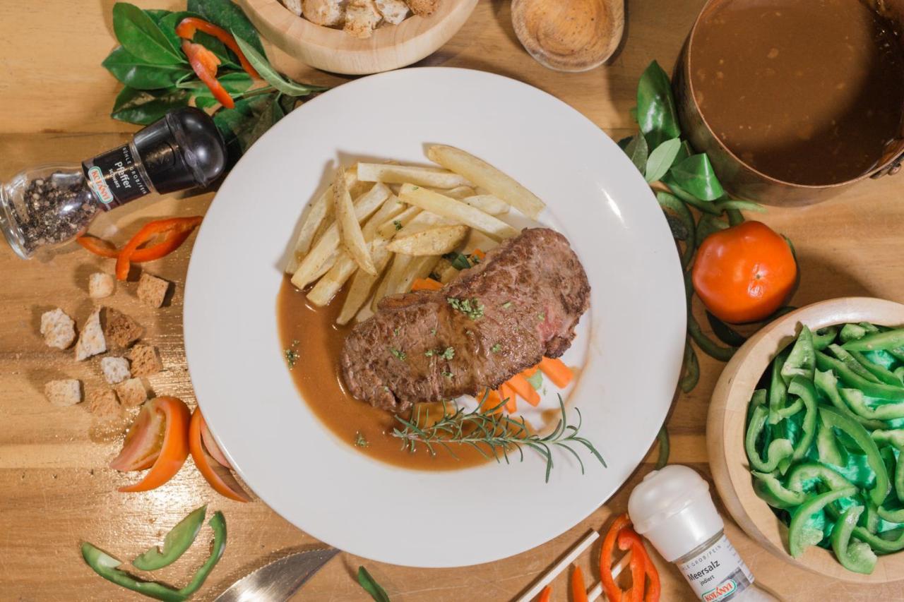 Kingsley'S Hotel And Gastro Pub Mabalacat Bagian luar foto